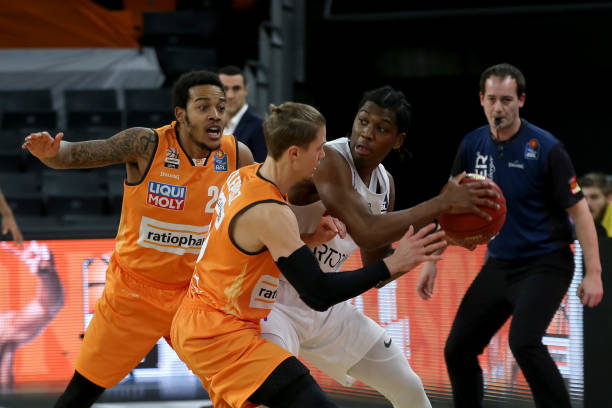 她超越了年 她超越了年