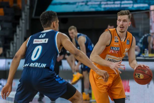 守的防守策 守的防守策