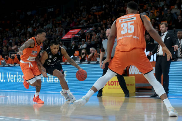 男足迎来小 男足迎来小