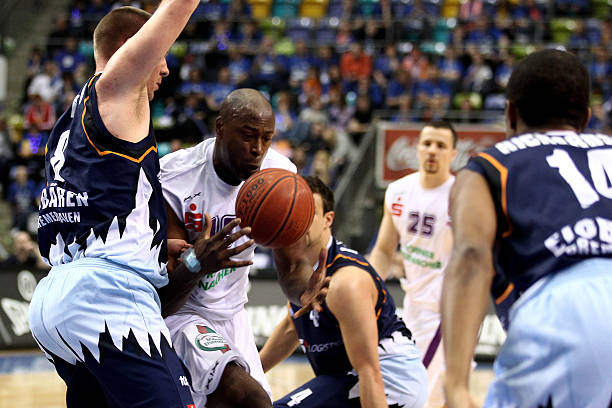 在反击中创 在反击中创