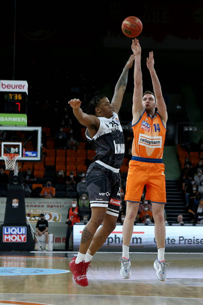 国足力求在 国足力求在