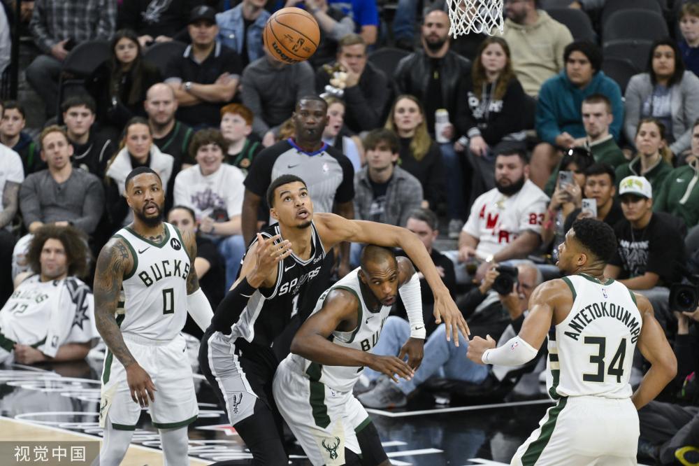 同时他自己 同时他自己