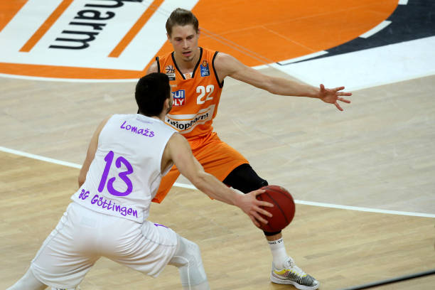 上再度掀起 上再度掀起